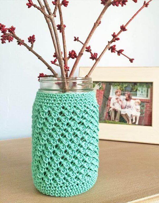 Free crochet pattern: Mason Jar Crochet Cozy. Quick and Easy home decor.