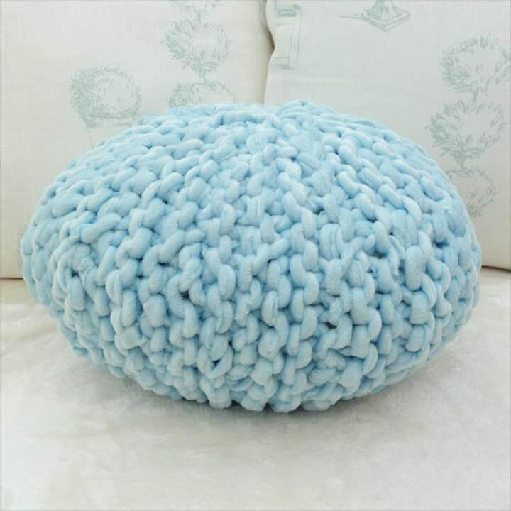 Small Round Knitted Pillow FREE Pattern