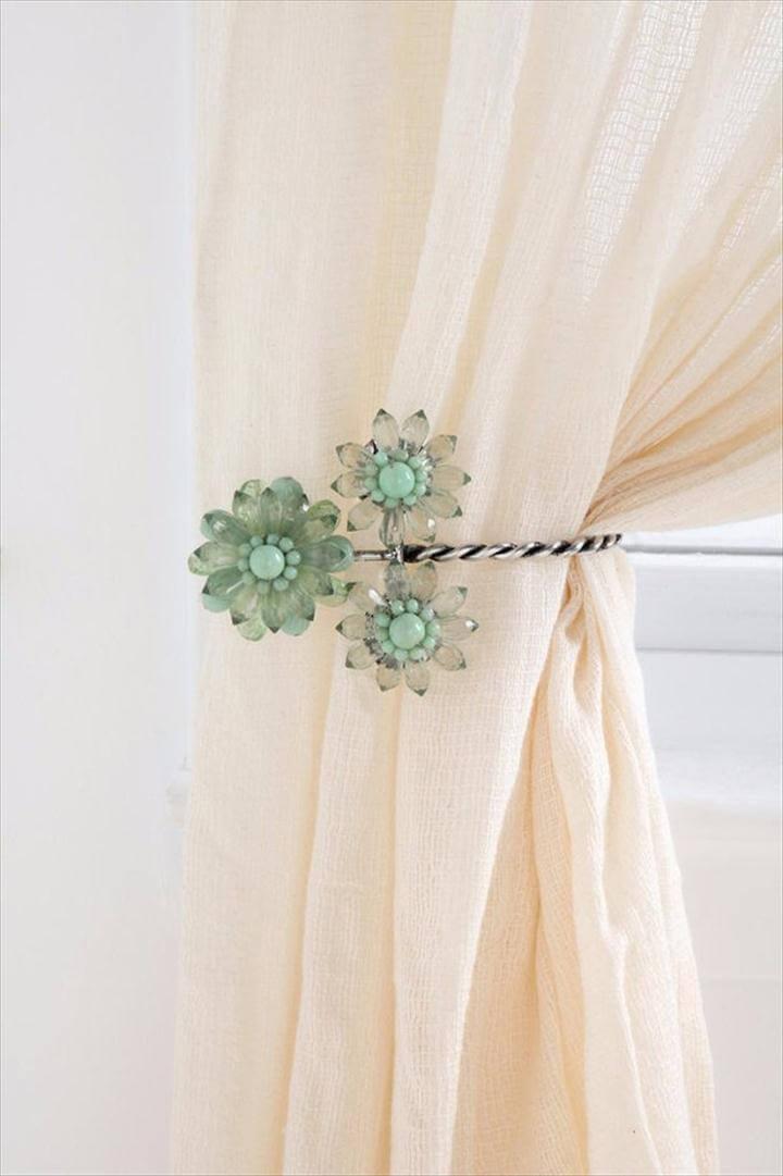DIY Charming Curtain Tie Backs,DIY Renters Decor Ideas - DIY Charming Curtain Tie Backs - Cool DIY Projects for Those