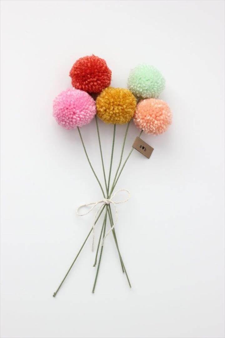 Mini yarn pom pom flowers bouquet (5 poms)