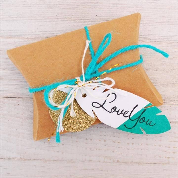 unique gift tag ideas - DIY gift tags - turquoise feather gift tag idea