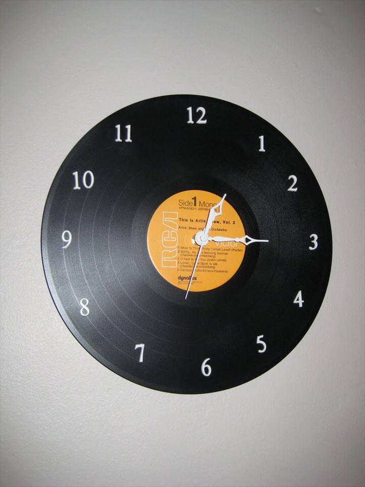 Brilliant DIY Clock Ideas With Recycled Items That Will Brighten Up Your Home