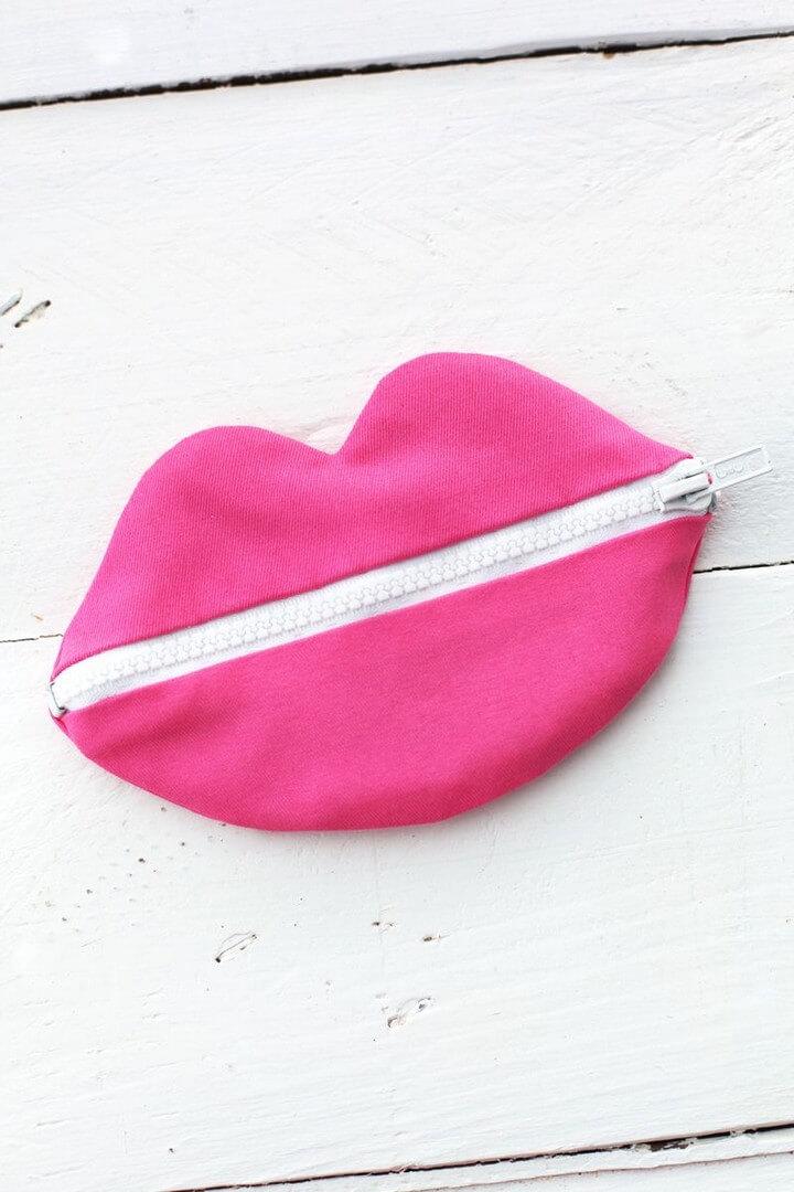 Exceptionally Chic DIY Pouch in Pinky Lip Pattern