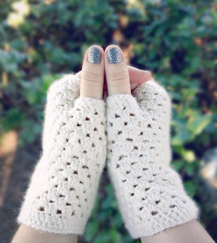delicate crochet hand warmers (a free pattern)