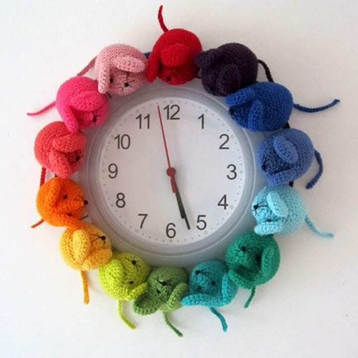 Knit or Crochet a Rainbow Mouse Clock