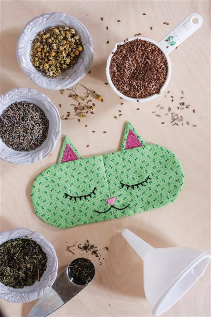  DIY Aromatherapy Cat Nap Eye Pillows