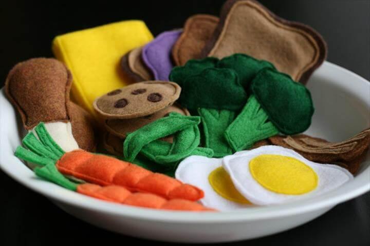 These Free Felt Food Patterns to Make Great Handmade Gifts for a Child