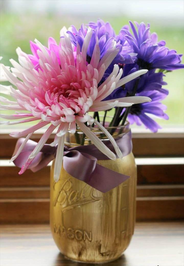 DIY Painted Mason Jar Flower Vases! These are great for wedding, baby showers,
