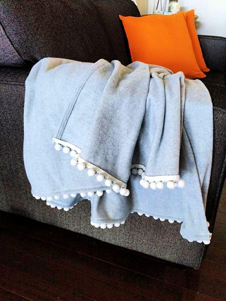 pom pom blankets, diy blankets, diy ideas, diy projects, do it yourself