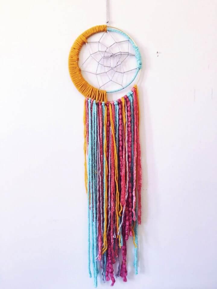 Eye catching DIY Dreamcatcher