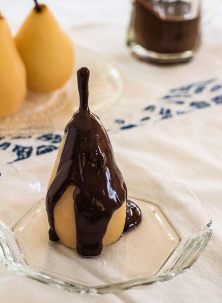 Cinnamon Poached Pears With Chocolate Sauce