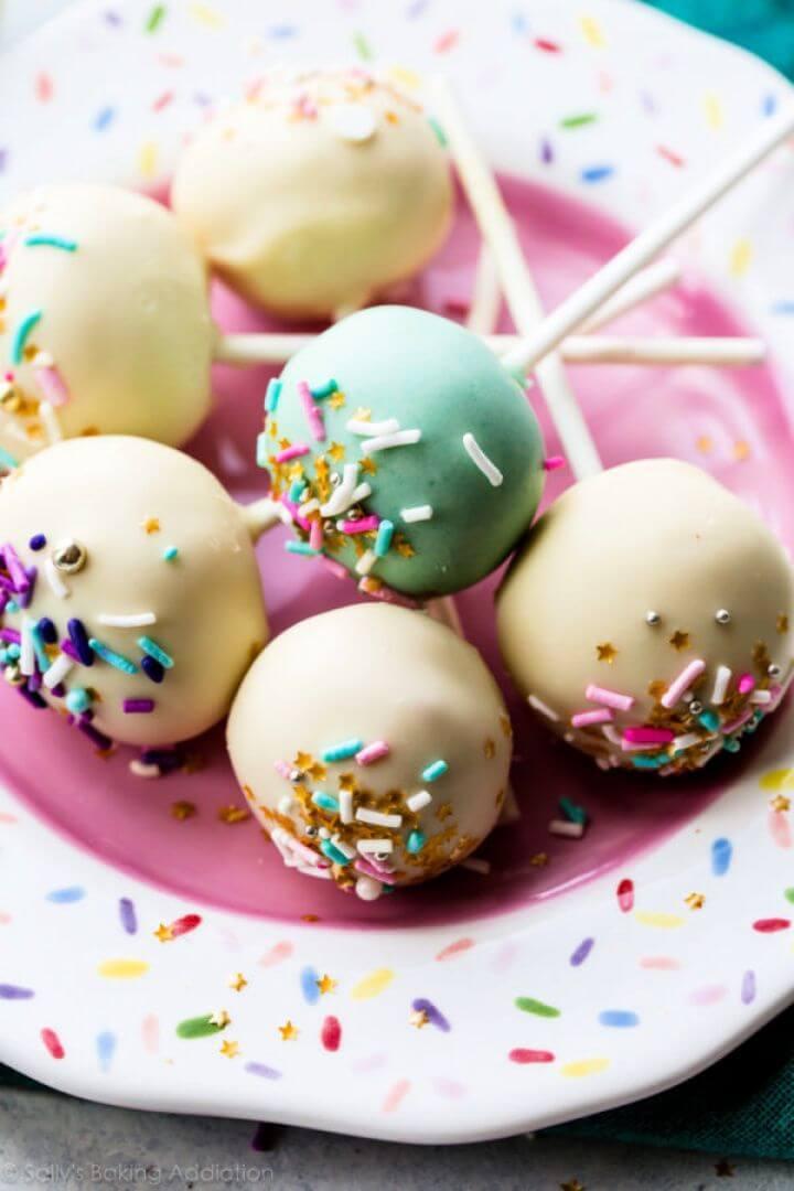 https://cdn.diytomake.com/wp-content/uploads/2019/05/DIY-Homemade-Cake-Pops.jpg