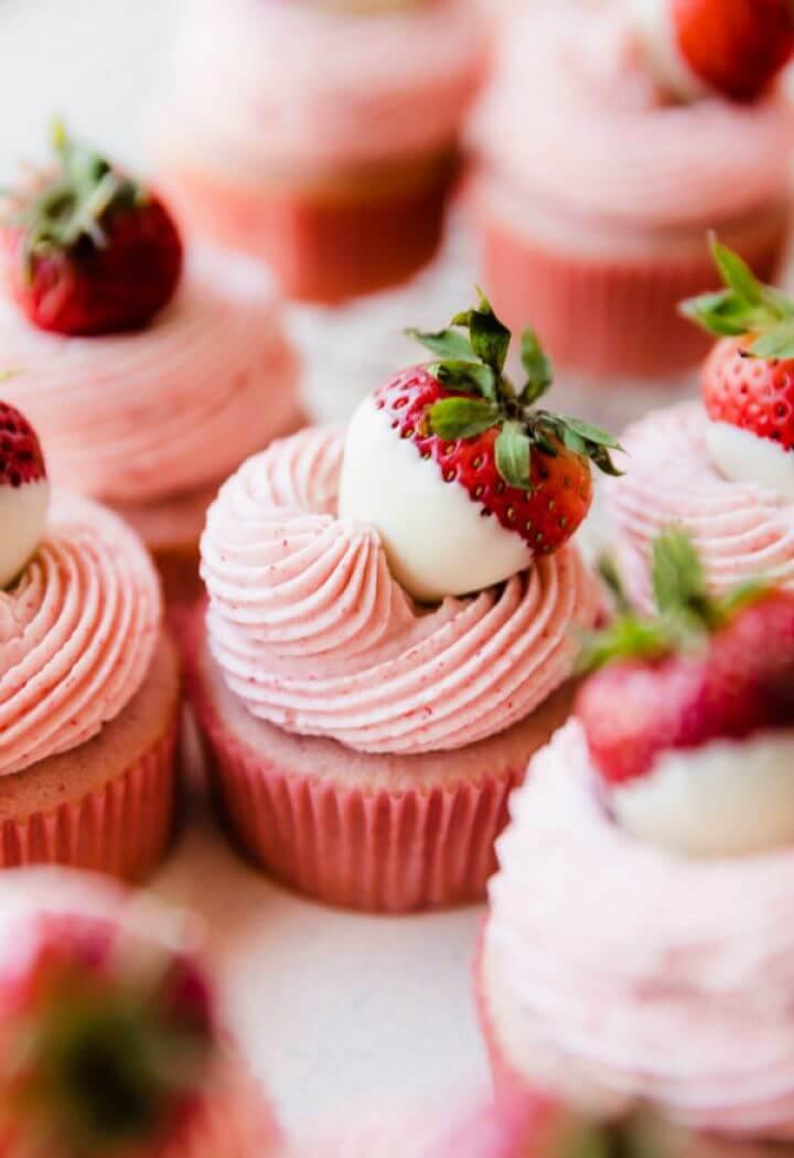 White Chocolate Strawberry Cupcakes