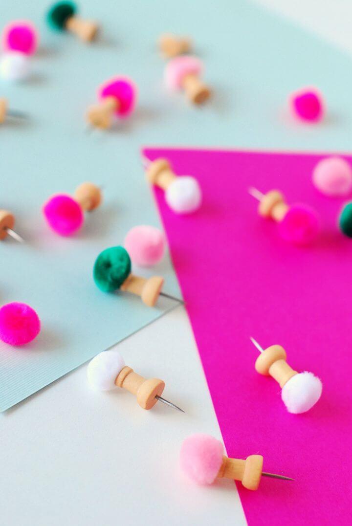 DIY Pom Pom Pushpins