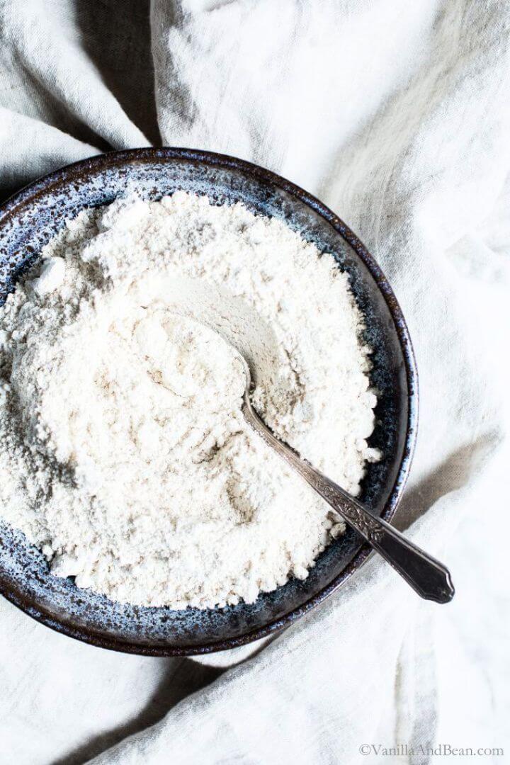 How To Make Your Own DIY Oat Flour