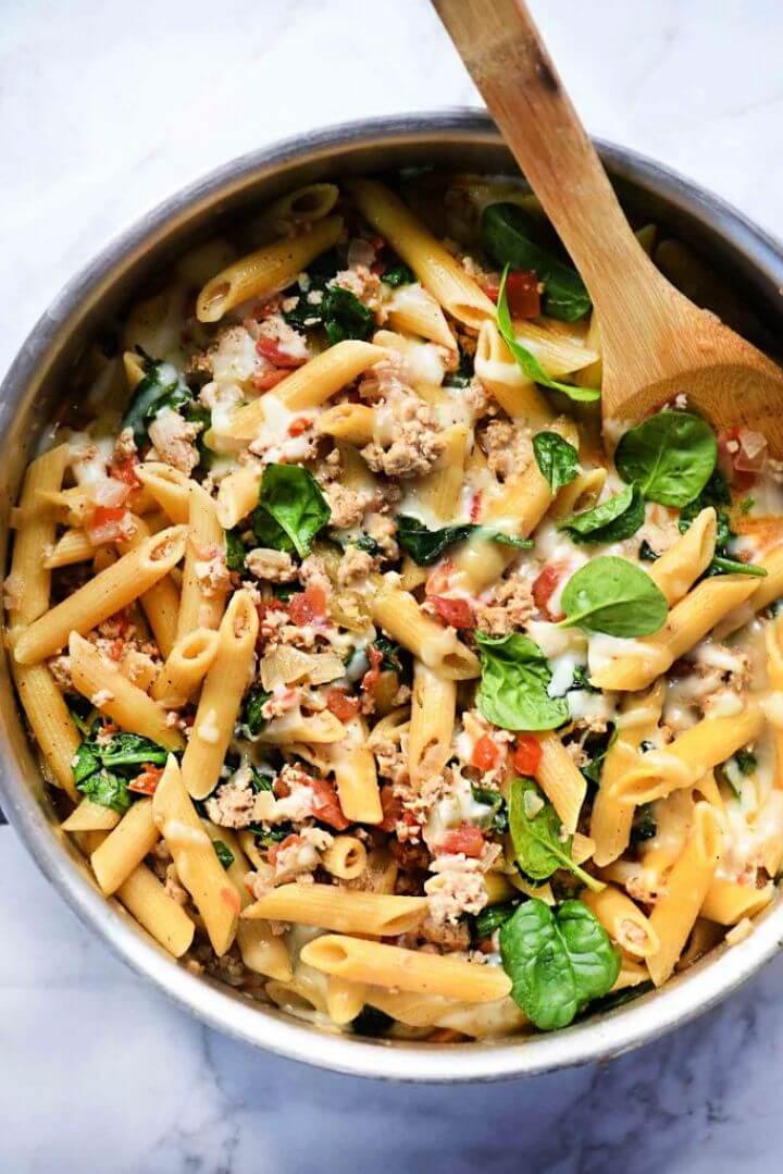 One Pot Penne Pasta With Turkey And Spinach