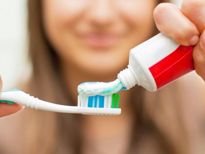 diy teeth whitening strips with foil and toothpaste