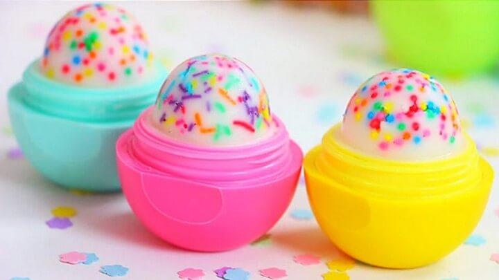 DIY Cupcake EOS Lip Balm, diy crafts with paper, diy crafts tutorials, diy crafts for girls, easy diy crafts, diy crafts youtube, diy crafts for kids, diy crafts for home decor, diy crafts to sell, diy projects for home, easy diy projects for home, diy projects for men, diy projects for bedroom, fun diy projects for adults, diy projects for kids, diy projects youtube, diy projects electronics, diytomake.com