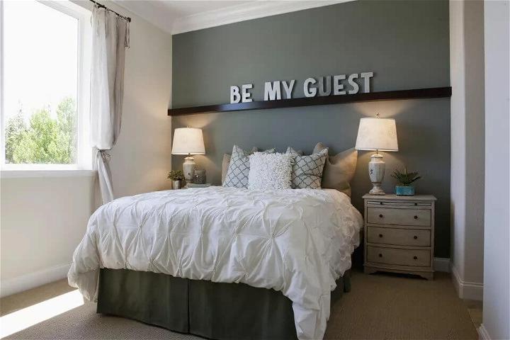3 Must Have Guest Bedroom Features