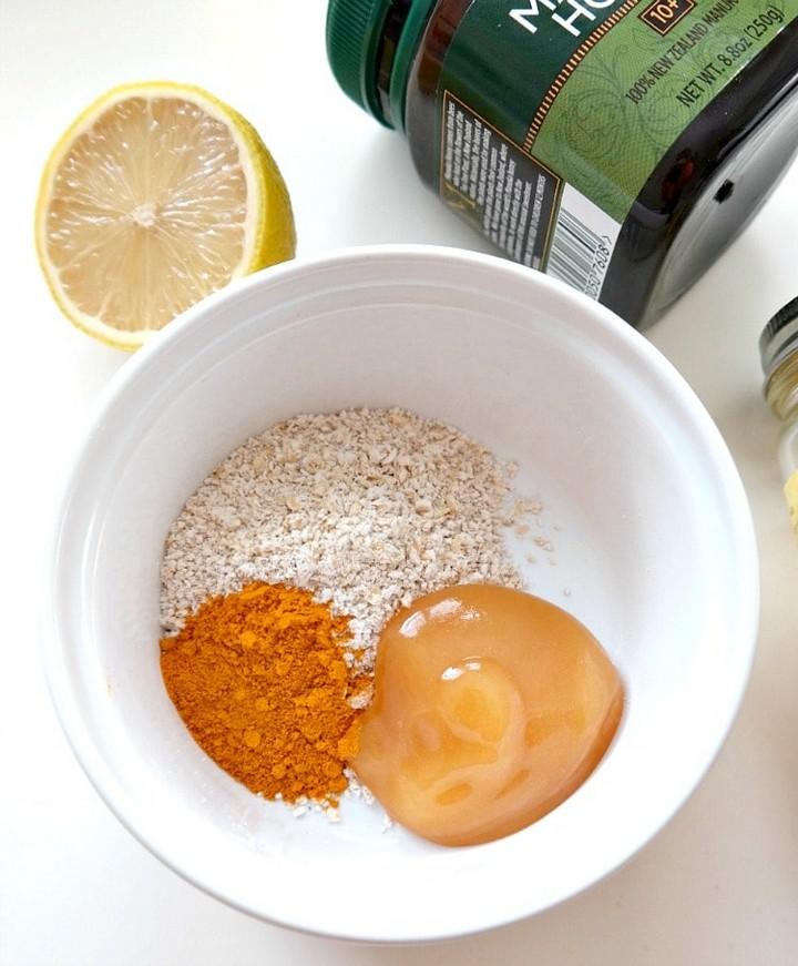 Brightening Turmeric and Lemon DIY Face Mask