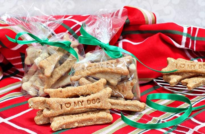 DIY Dog Treat Recipes and Gifts for Dog Lovers