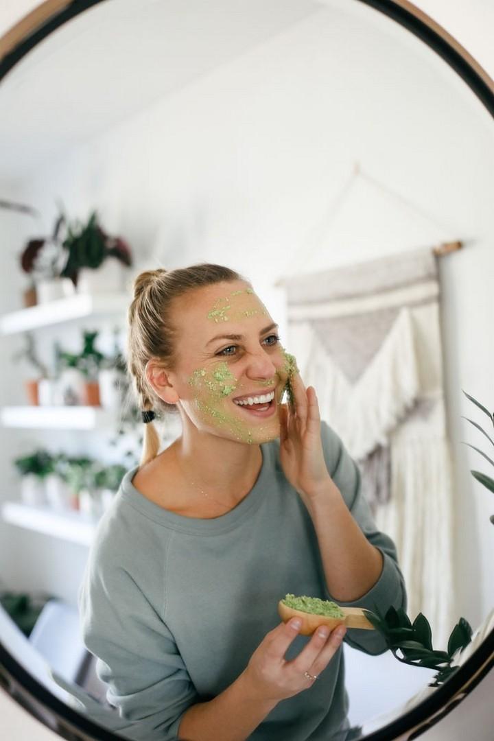 DIY Oatmeal Avocado Face Mask 1