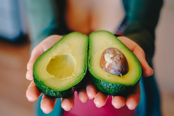 Homemade Face Mask with Avocado and Olive Oil