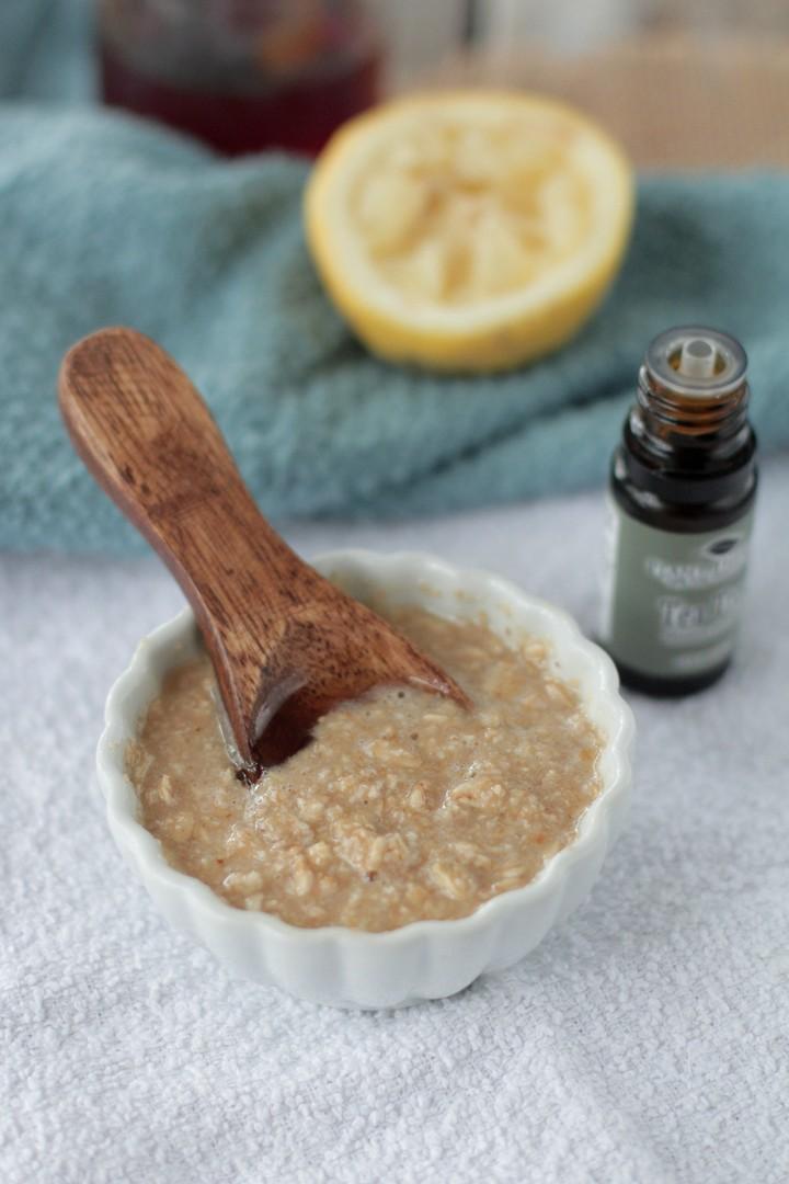 Homemade Honey Oatmeal Acne Mask 1