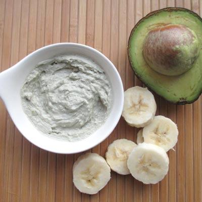 How to Make a Moisturizing Face Mask with Banana Avocado and Aloe