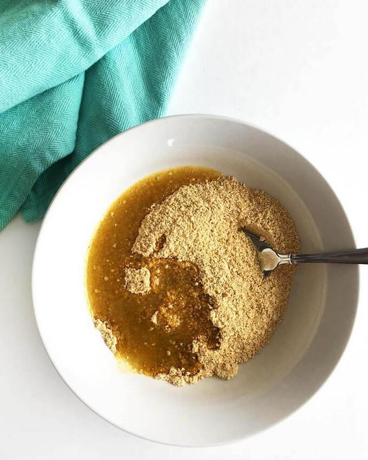 Oatmeal and Turmeric Face Mask