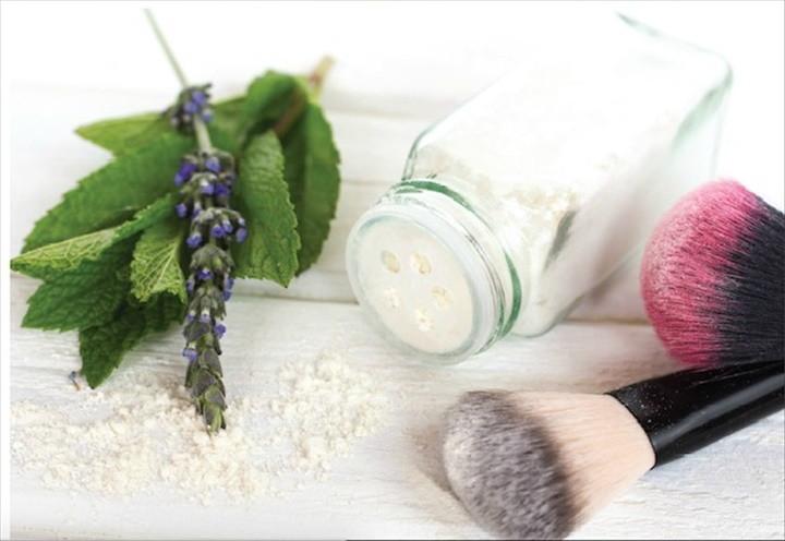 How To Make Lavender Mint DIY Dry Shampoo
