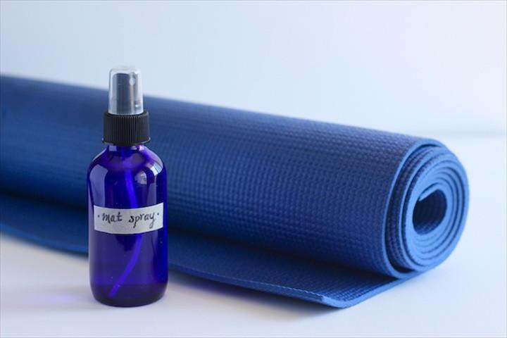 The Only 2 DIY Yoga Mat Cleaners You’ll Ever Need