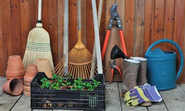 5 Tools Every Gardener Needs