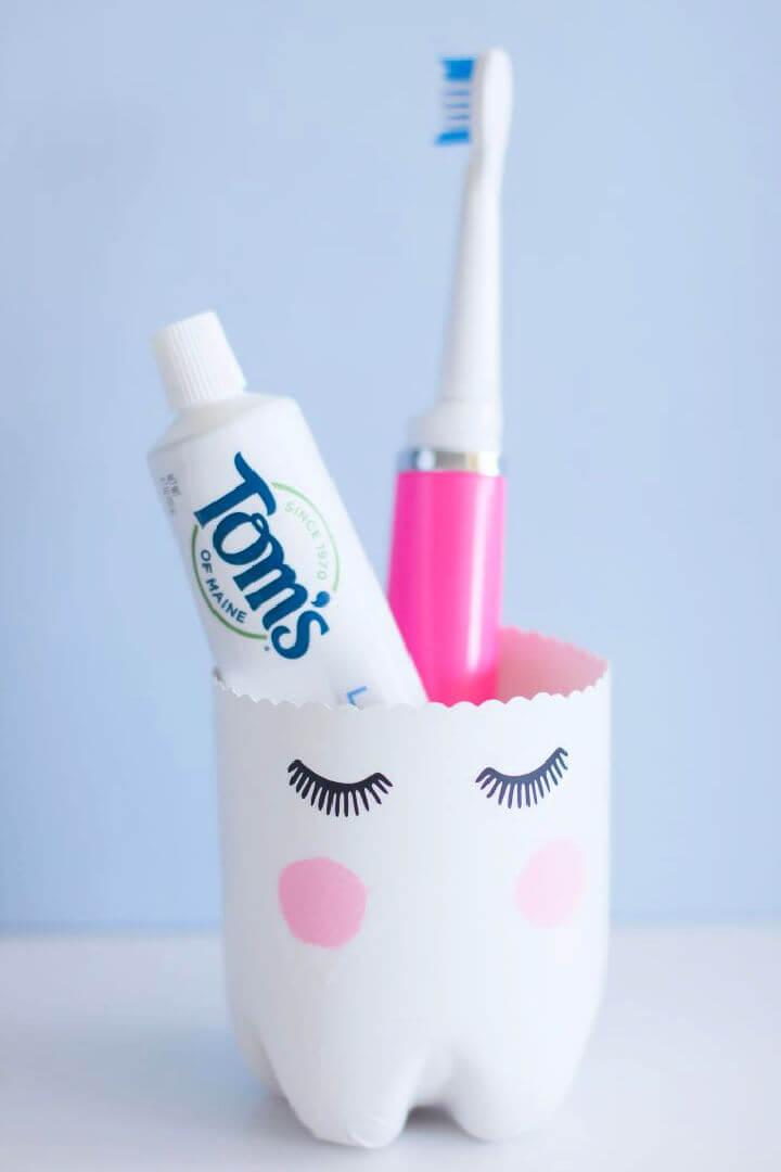 Toothbrush Holder with Plastic Bottle, Portacepillos de dientes con  botella de plástico #plasticwaste #diy #craft #homemade