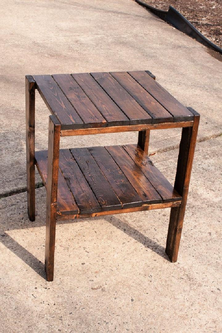 DIY Wood Pallet Side Table