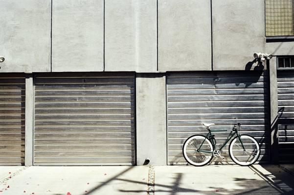 7 Signs Your Garage Door In Dallas Needs A Repair As Soon As Possible