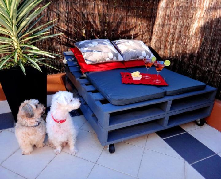 Build a Pallet Day Bed