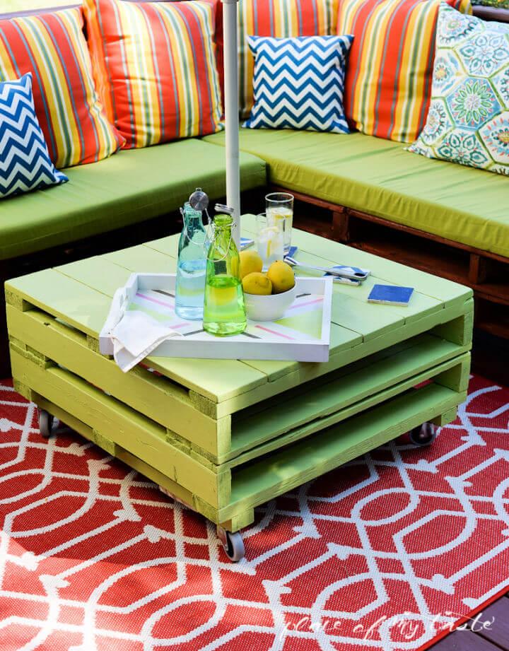 Build an Outdoor Pallet Furniture