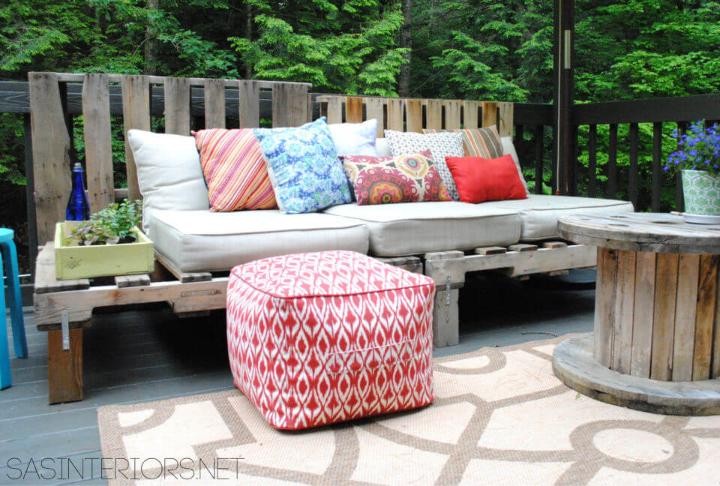 DIY Outdoor Pallet Sofa