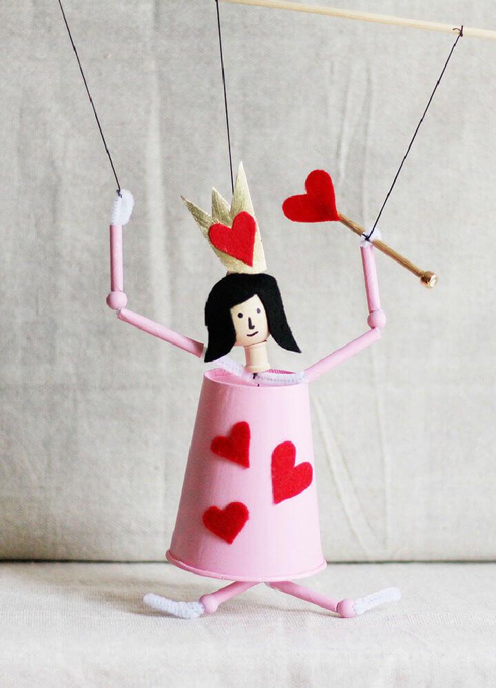 DIY Queen of Hearts Puppet