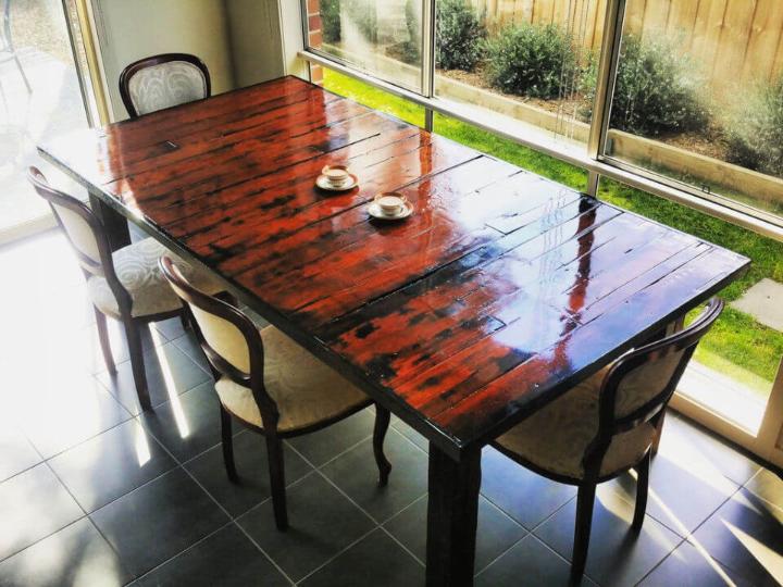 Easy DIY Pallet Dining Table