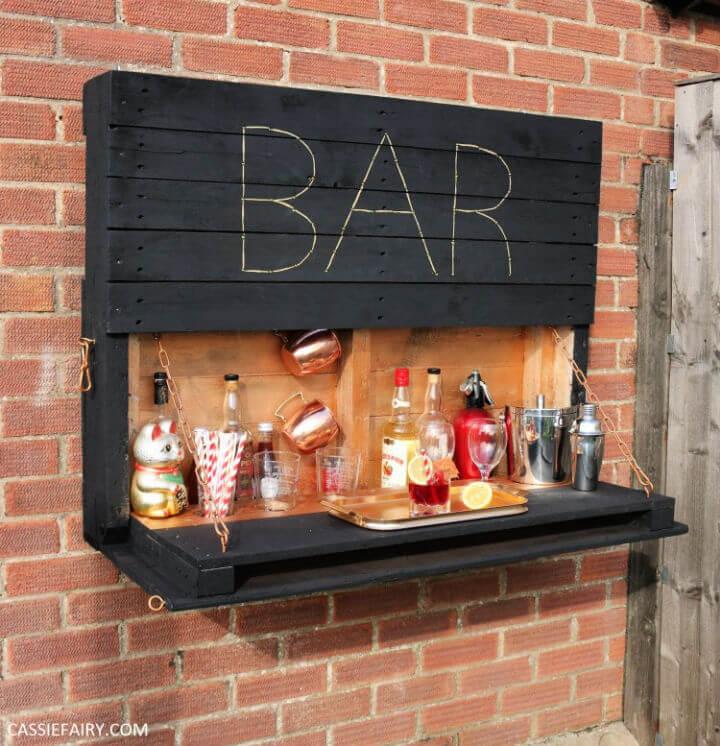 Light up Outdoor Bar Using Pallets