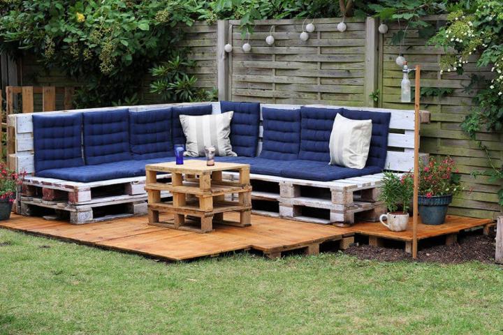 Low Budget Pallet Outdoor Lounge