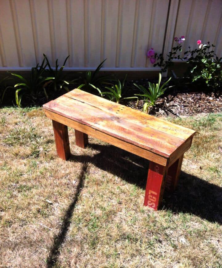 Outdoor DIY Pallet Bench