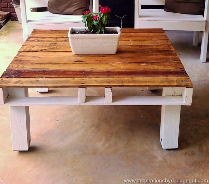 Outdoor Pallet Dining Table