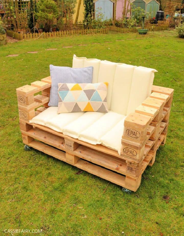 Pallet Bench for Garden