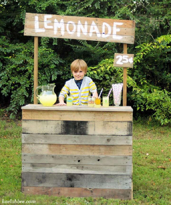 Pallet Lemonade Stand