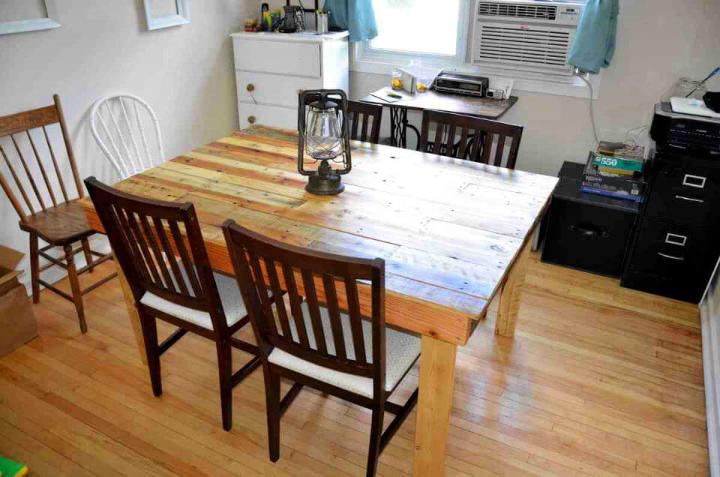 Shipping Pallet Dining Table