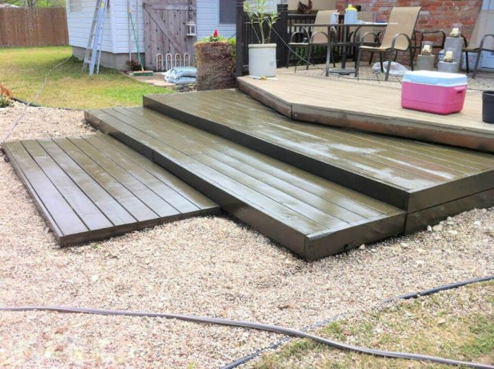 Stained Tiered Pallet Wood Deck