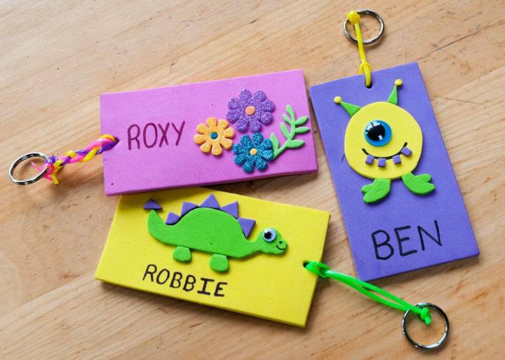 25 Ideas To Make Name Tag Crafts